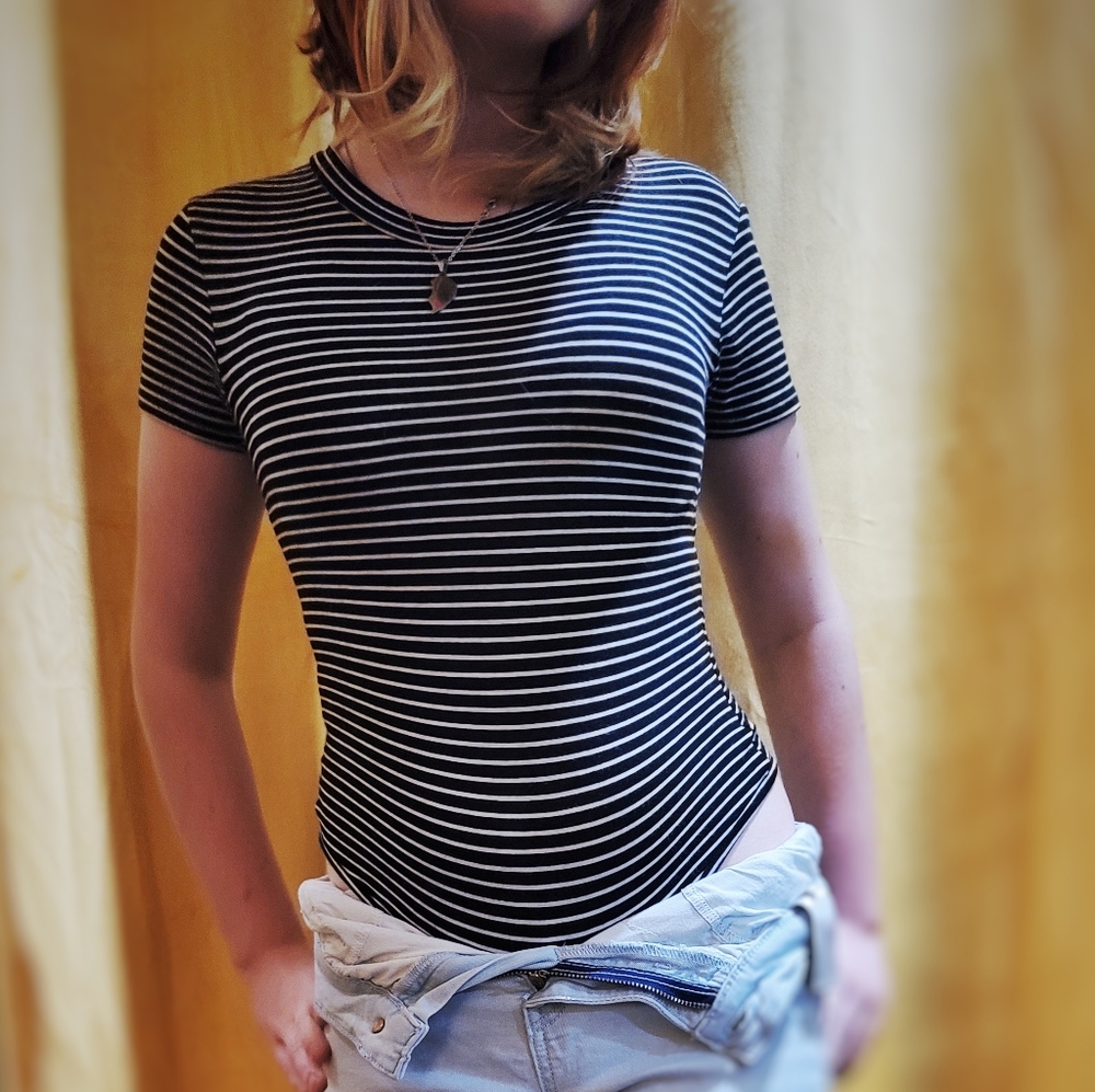Black & White Striped Short Sleeve Body Suit XS
